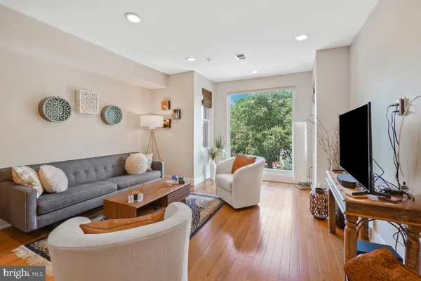$3,200 | 440 Rhode Island Avenue Northwest, Unit 302, Washington, DC 20001