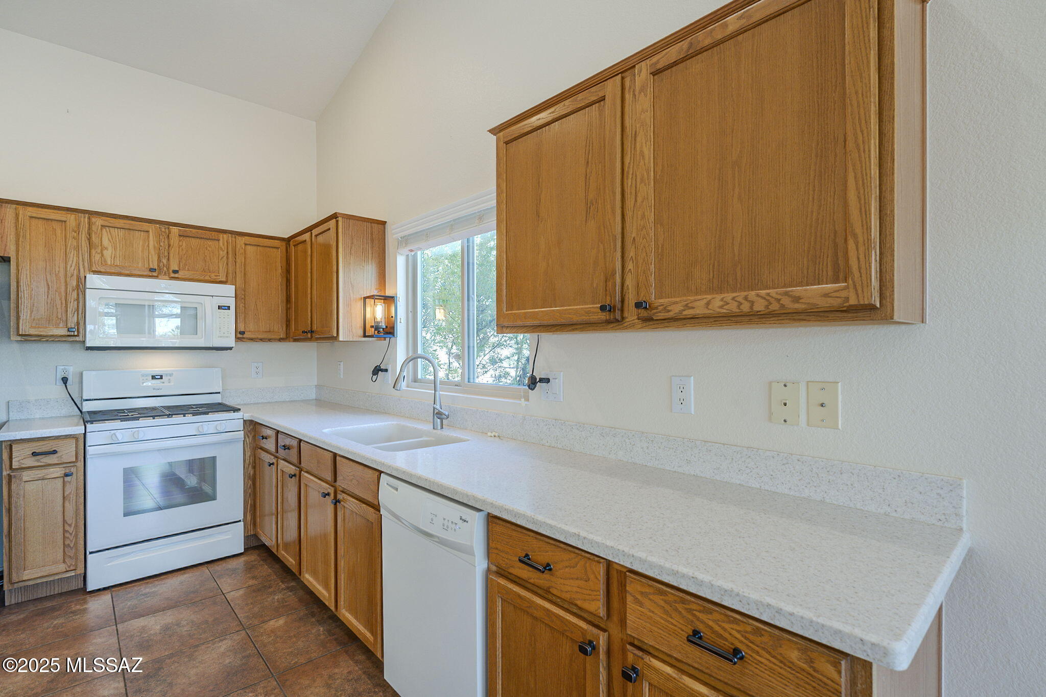 1781 East Redstart Road Green Valley, AZ 85614 - Photo 9 of 49 Gallery Image 9