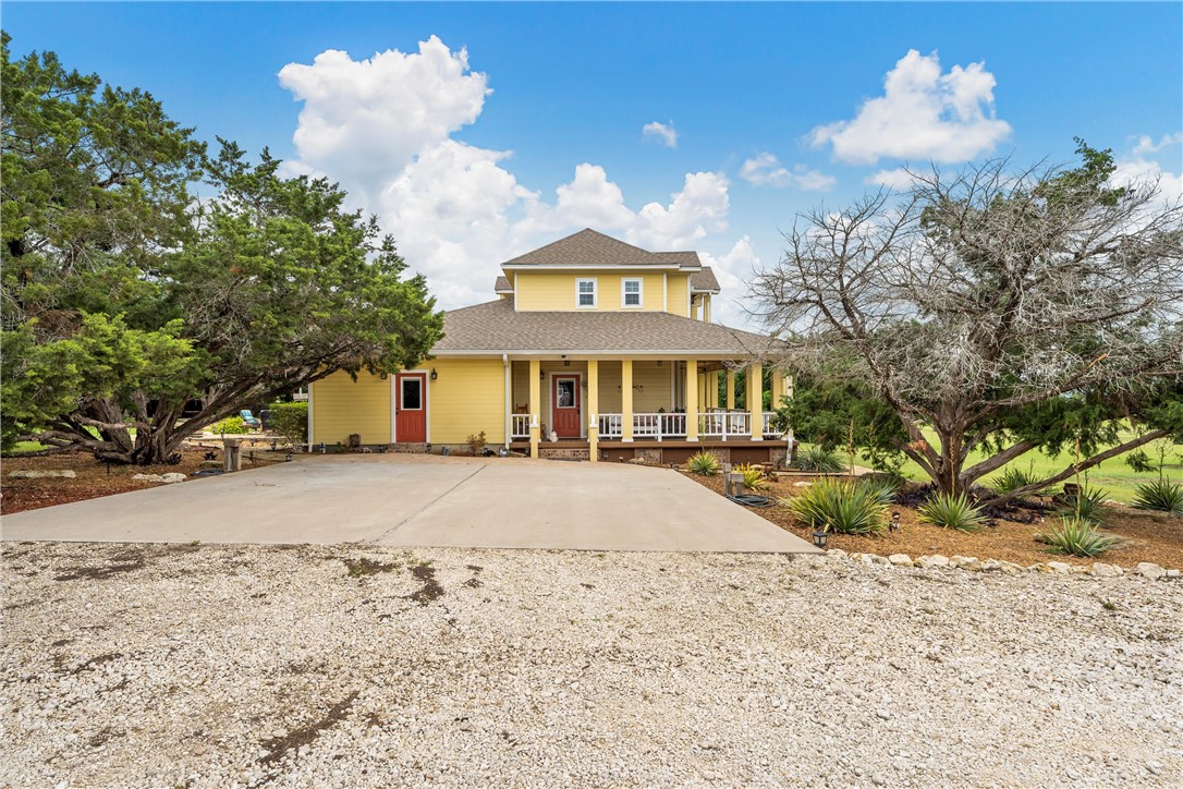 655 Highway 236 Moody, TX 76557 - Photo 36 of 60 a front view of a house with a yard and garage