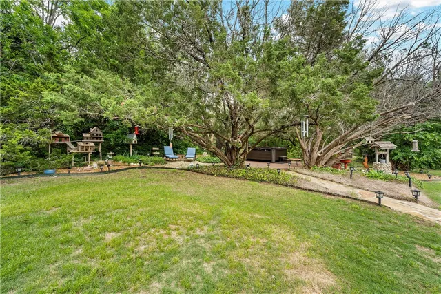 a view of a tennis court