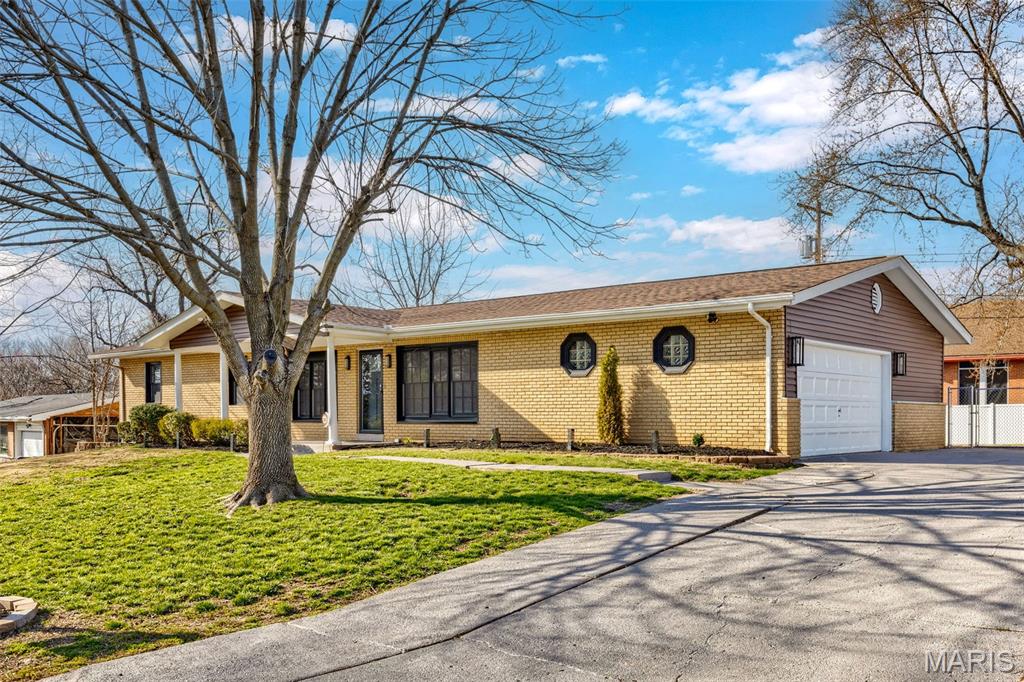1011 Geringer Court Ferguson, MO 63135 - Photo 1 of 36