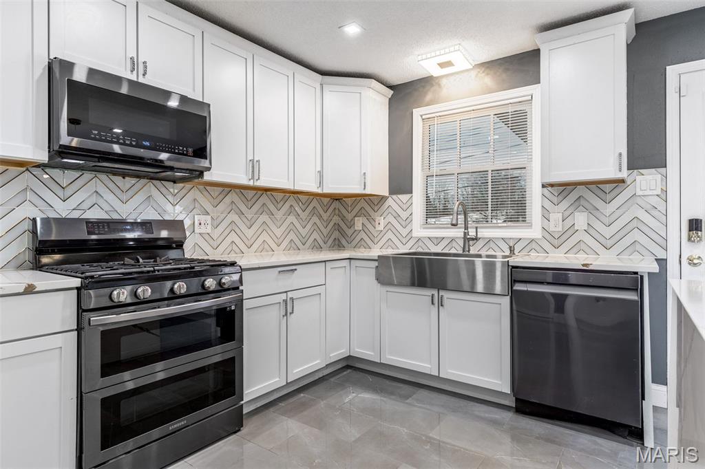 1011 Geringer Court Ferguson, MO 63135 - Photo 6 of 36
