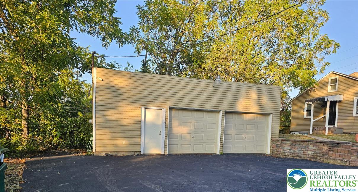 500 Hall Road Nazareth, PA 18064 - Photo 3 of 33 front view of a house
