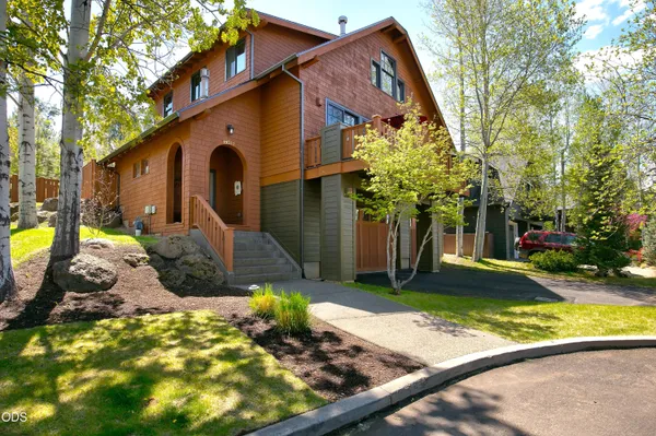 $1,050,000 | 19377 Brookside Way, Bend, OR 97702