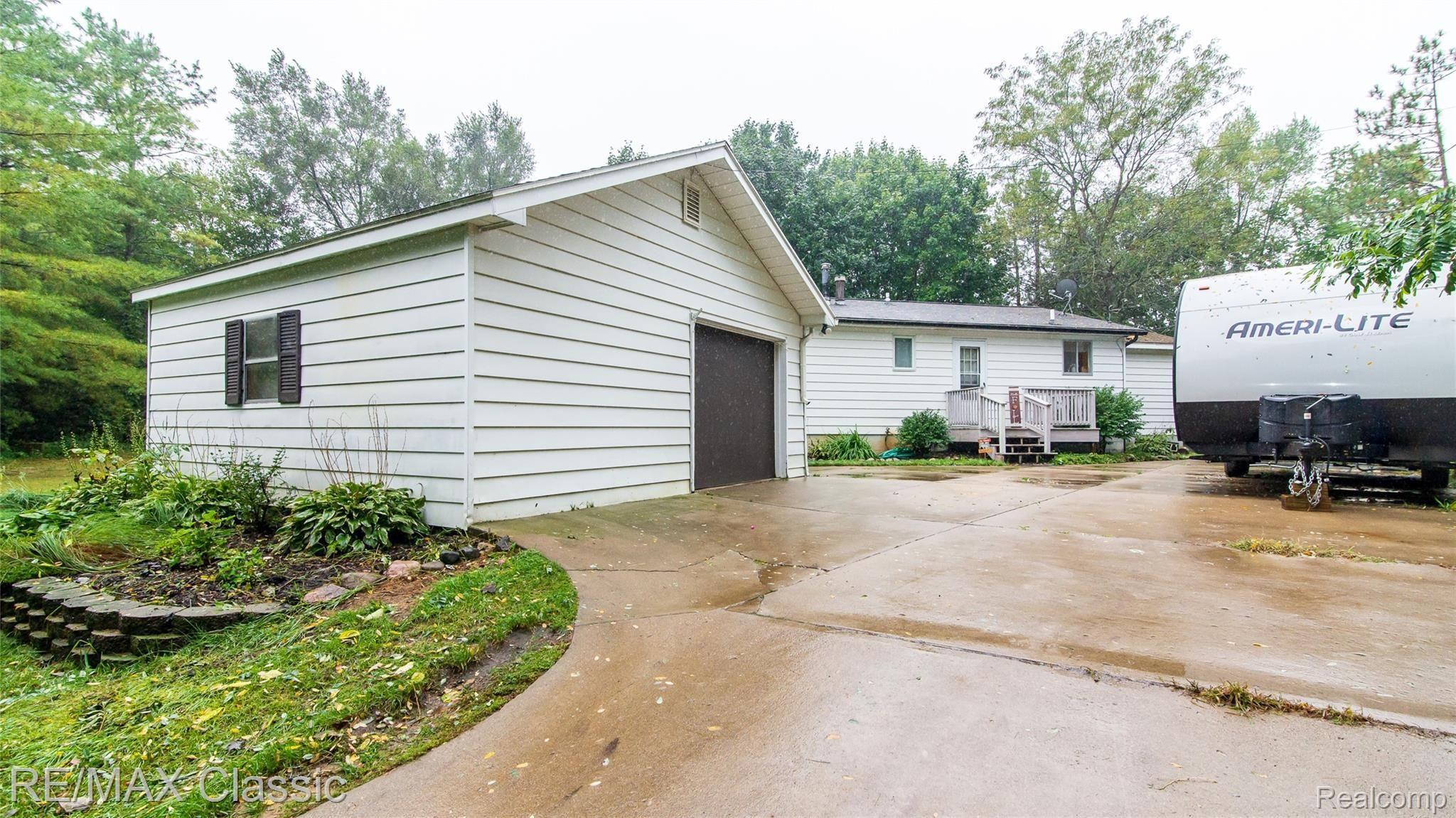 11301 Inner Drive Pinckney, MI 48169 - Photo 1 of 18 lak_8711.jpg
