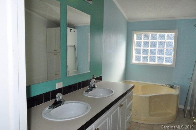 1377 West Payne Road Marion, NC 28752 - Photo 10 of 14 Gallery Image 10