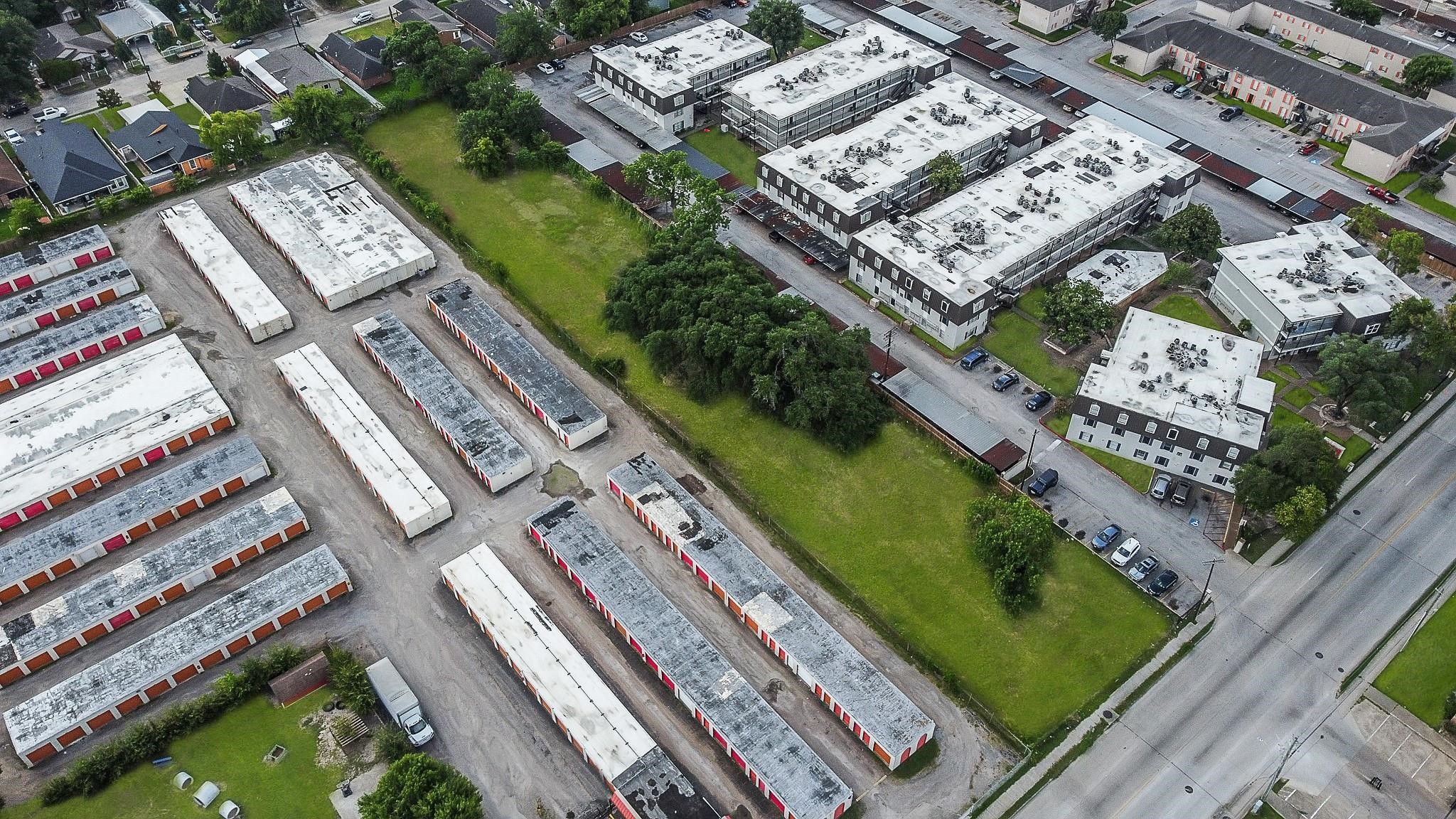 1051 Burke Road Pasadena, TX 77506 - Photo 3 of 9