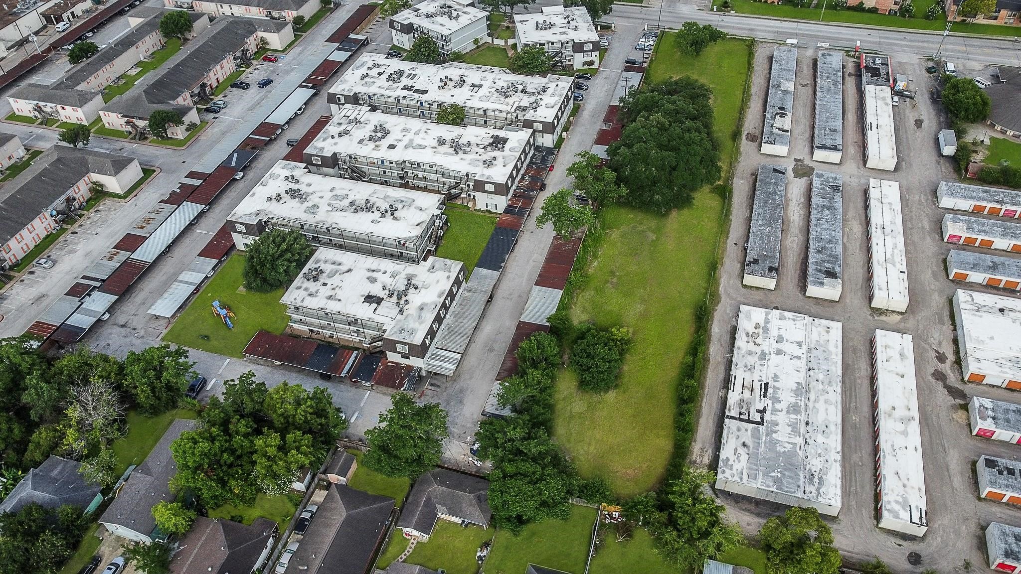 1051 Burke Road Pasadena, TX 77506 - Photo 6 of 9