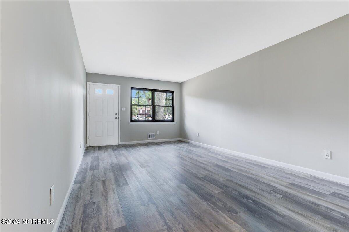 664 Denise Court Brick, NJ 08724 - Photo 7 of 22 Living Room