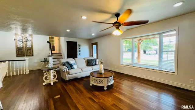 $280,000 | 1209 Election Drive, Benton, IL 62812