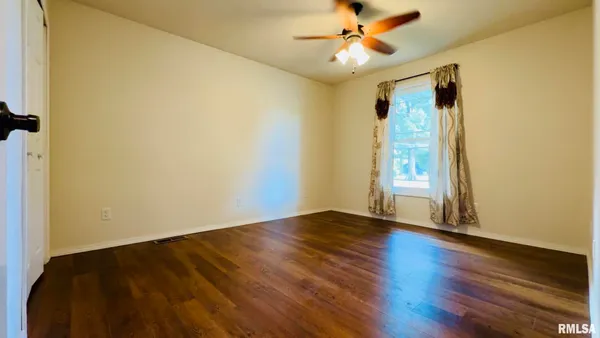 $280,000 | 1209 Election Drive, Benton, IL 62812