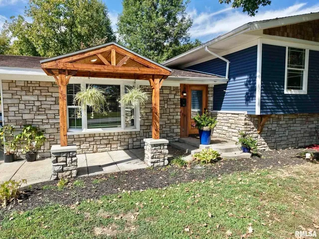 $280,000 | 1209 Election Drive, Benton, IL 62812