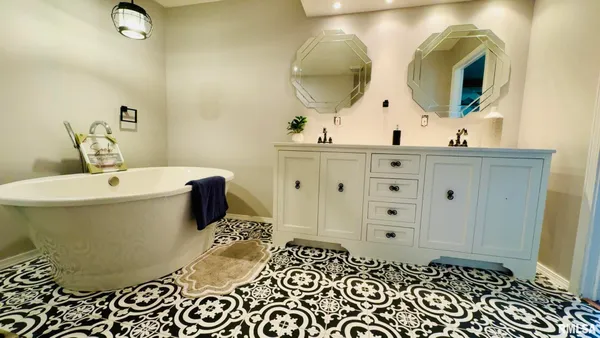 $280,000 | 1209 Election Drive, Benton, IL 62812