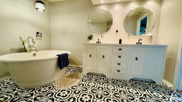 $280,000 | 1209 Election Drive, Benton, IL 62812