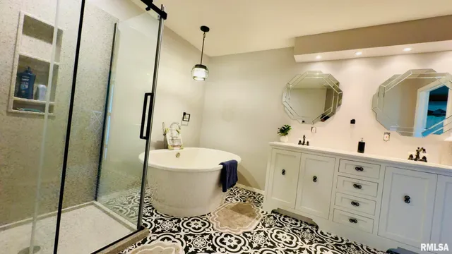 $280,000 | 1209 Election Drive, Benton, IL 62812