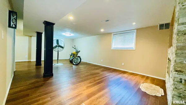 $280,000 | 1209 Election Drive, Benton, IL 62812