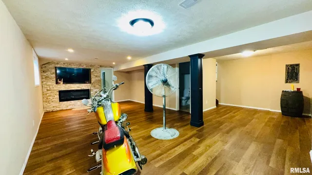 $280,000 | 1209 Election Drive, Benton, IL 62812