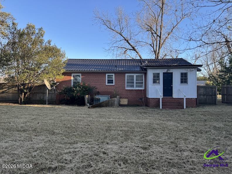 151 Edmondson Circle Cochran, GA 31014 - Photo 10 of 16 a house that has a tree in front of it