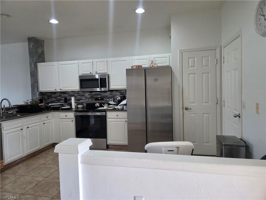 977 Hampton Circle, Unit 118 Naples, FL 34105 - Photo 2 of 11