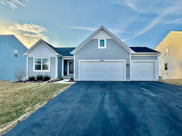 $375,000 | 1911 Pauline Place, Plano, IL 60545