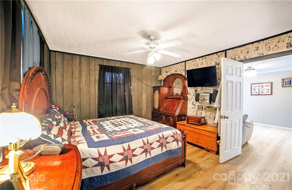 279 Jackson Loop Road Flat Rock, NC 28731 - Photo 19 of 43 Gallery Image 19