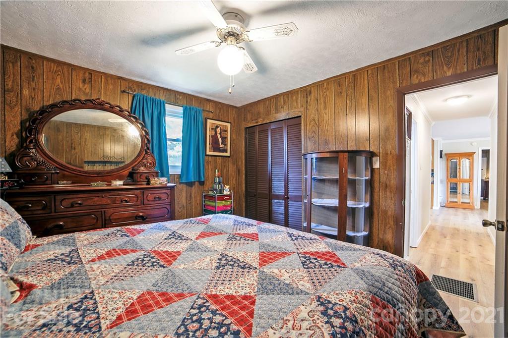 279 Jackson Loop Road Flat Rock, NC 28731 - Photo 22 of 43 Gallery Image 22
