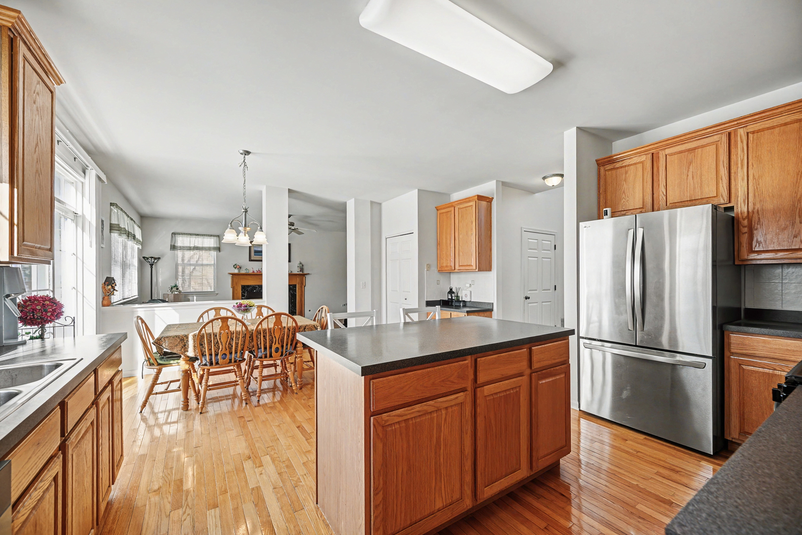 820 Spring Creek Circle Naperville, IL 60565 - Photo 12 of 37