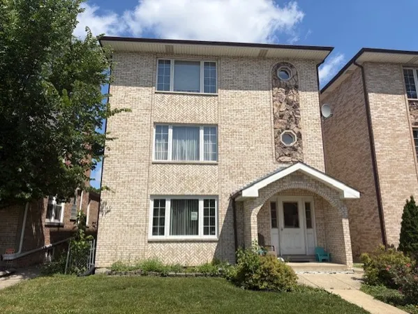 $210,000 | 2037 North 74th Avenue, Unit 3, Elmwood Park, IL 60707