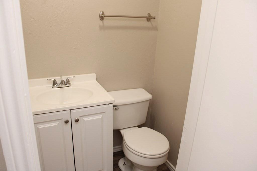1725 East Grauwyler Road, Unit 138 Irving, TX 75061 - Photo 13 of 20 Half Bath