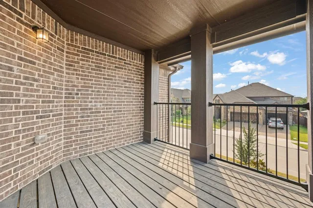 a view of a house with backyard and porch