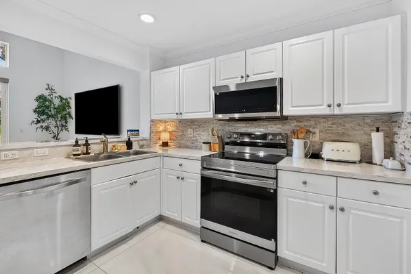 $3,000 | 10123 North Military Trail, Palm Beach Gardens, FL 33410