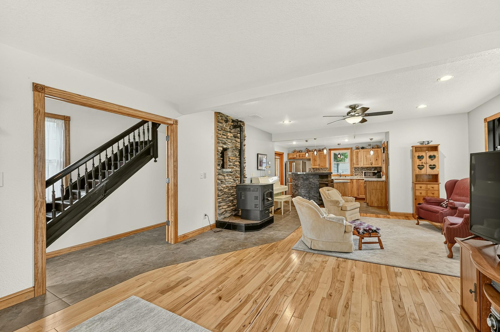 605 University Avenue Spring Valley, MN 55975 - Photo 4 of 37