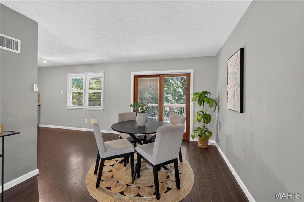 10915 Ridge Forest Drive St. Louis, MO 63123 - Photo 8 of 35