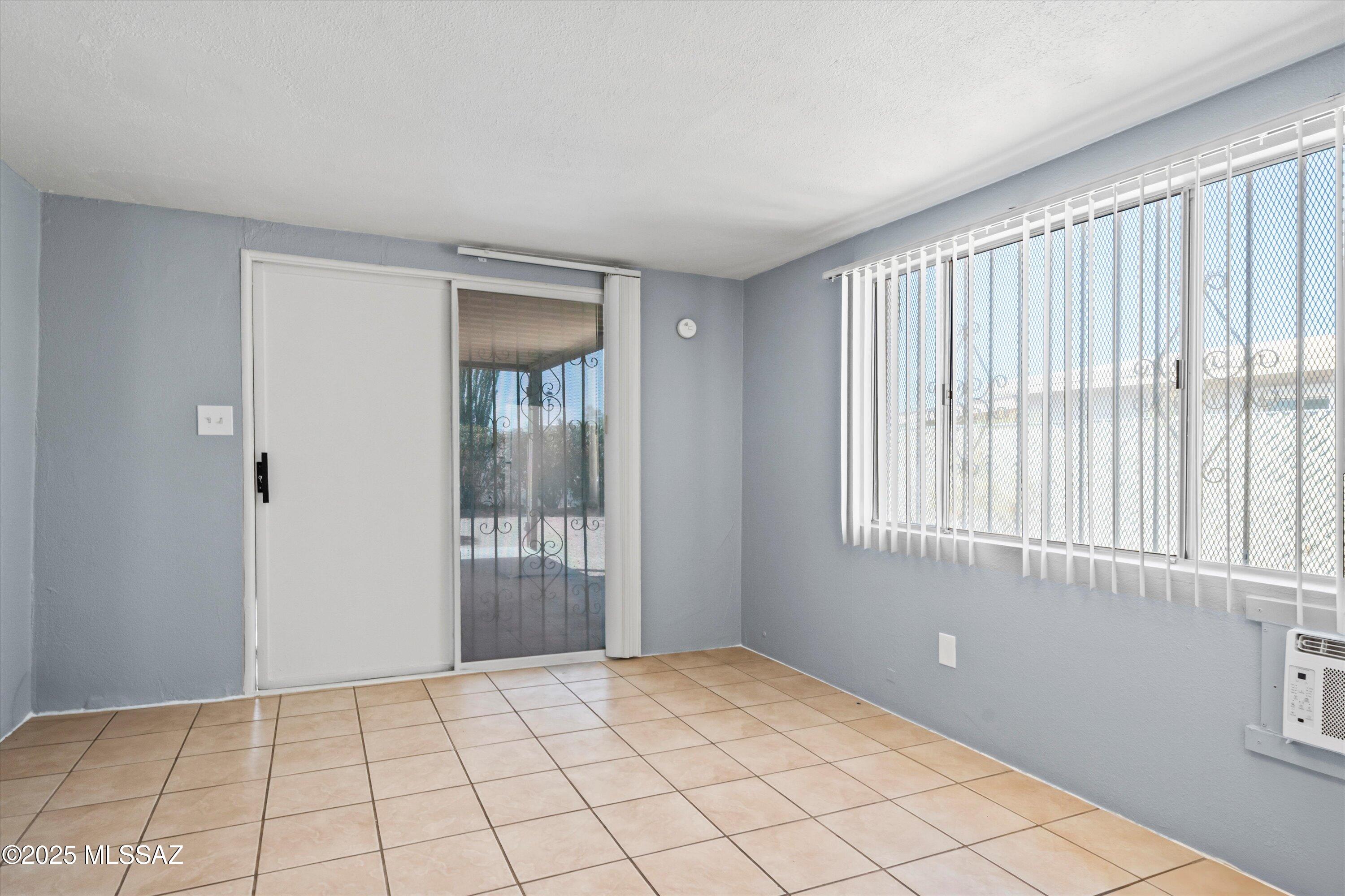 1227 East Ginter Road Tucson, AZ 85706 - Photo 2 of 18 a view of an empty room and window