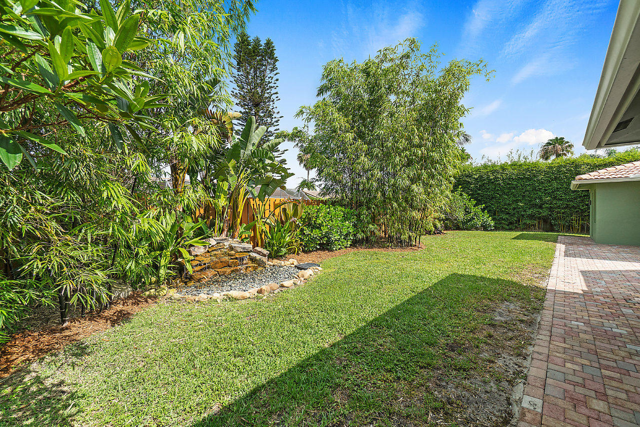 3333 Northwest 25th Terrace Boca Raton, FL 33434 - Photo 29 of 38 Lush Back Yard