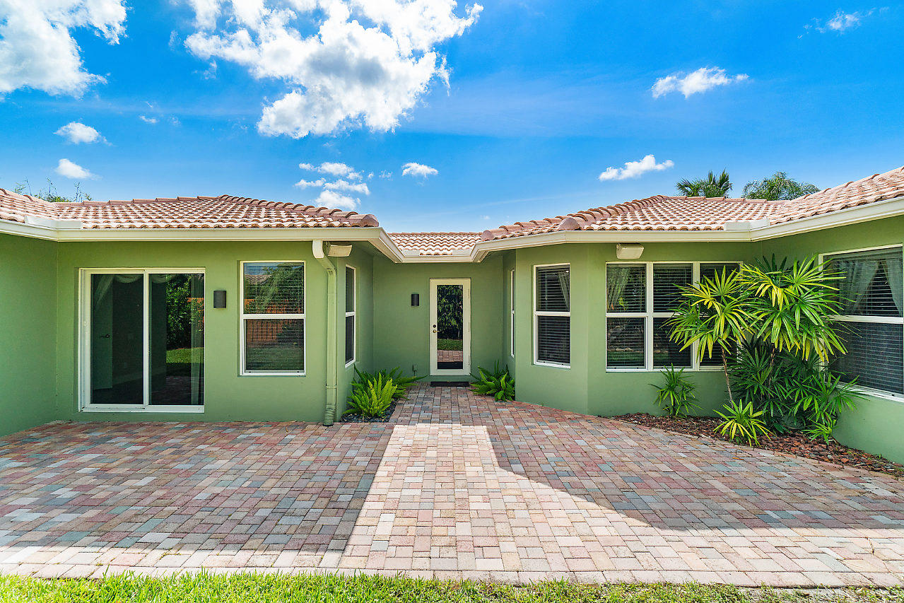 3333 Northwest 25th Terrace Boca Raton, FL 33434 - Photo 32 of 38 Back Patio