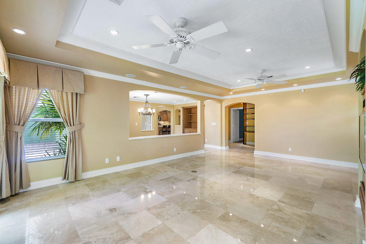 3333 Northwest 25th Terrace Boca Raton, FL 33434 - Photo 10 of 38 Family room