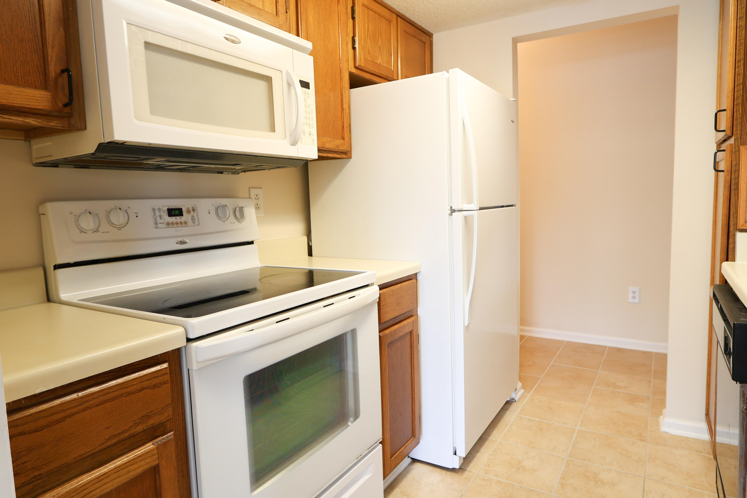 403 Sunny Side Way Summerville, SC 29485 - Photo 4 of 20 382A6581-8