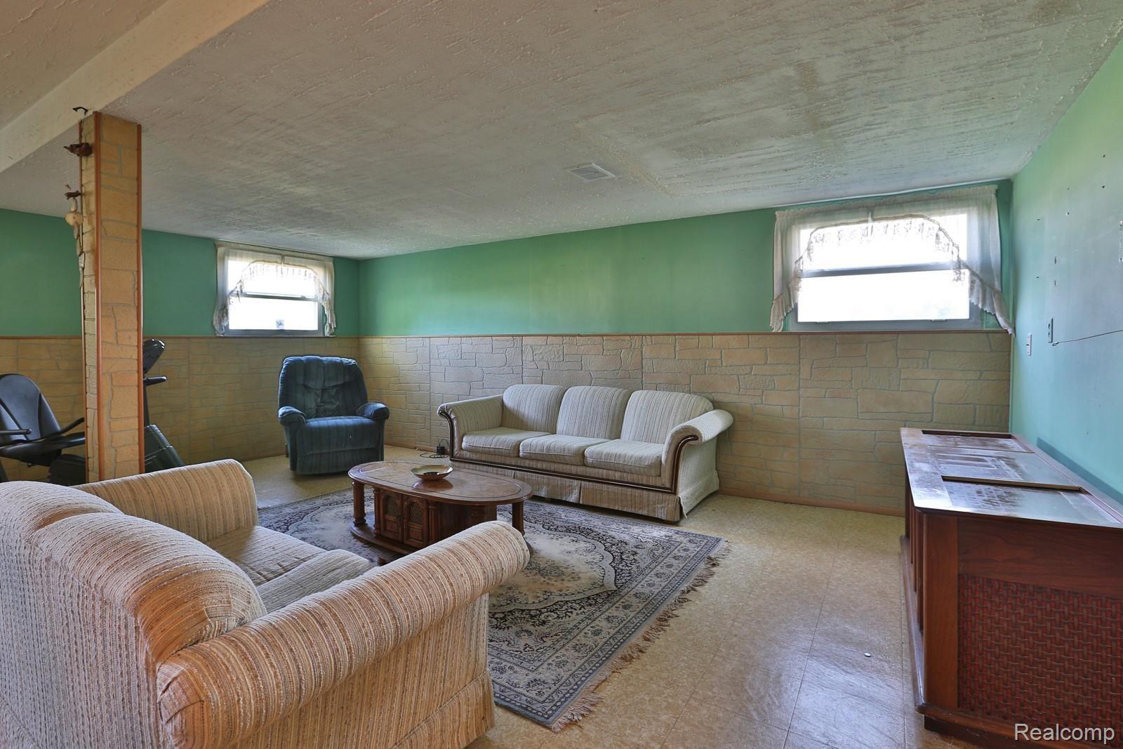 290 West Newport Road Carleton, MI 48117 - Photo 17 of 22 2B8A0551.jpg