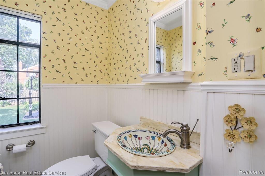 328 Fisher Road Grosse Pointe Farms, MI 48230 - Photo 16 of 24