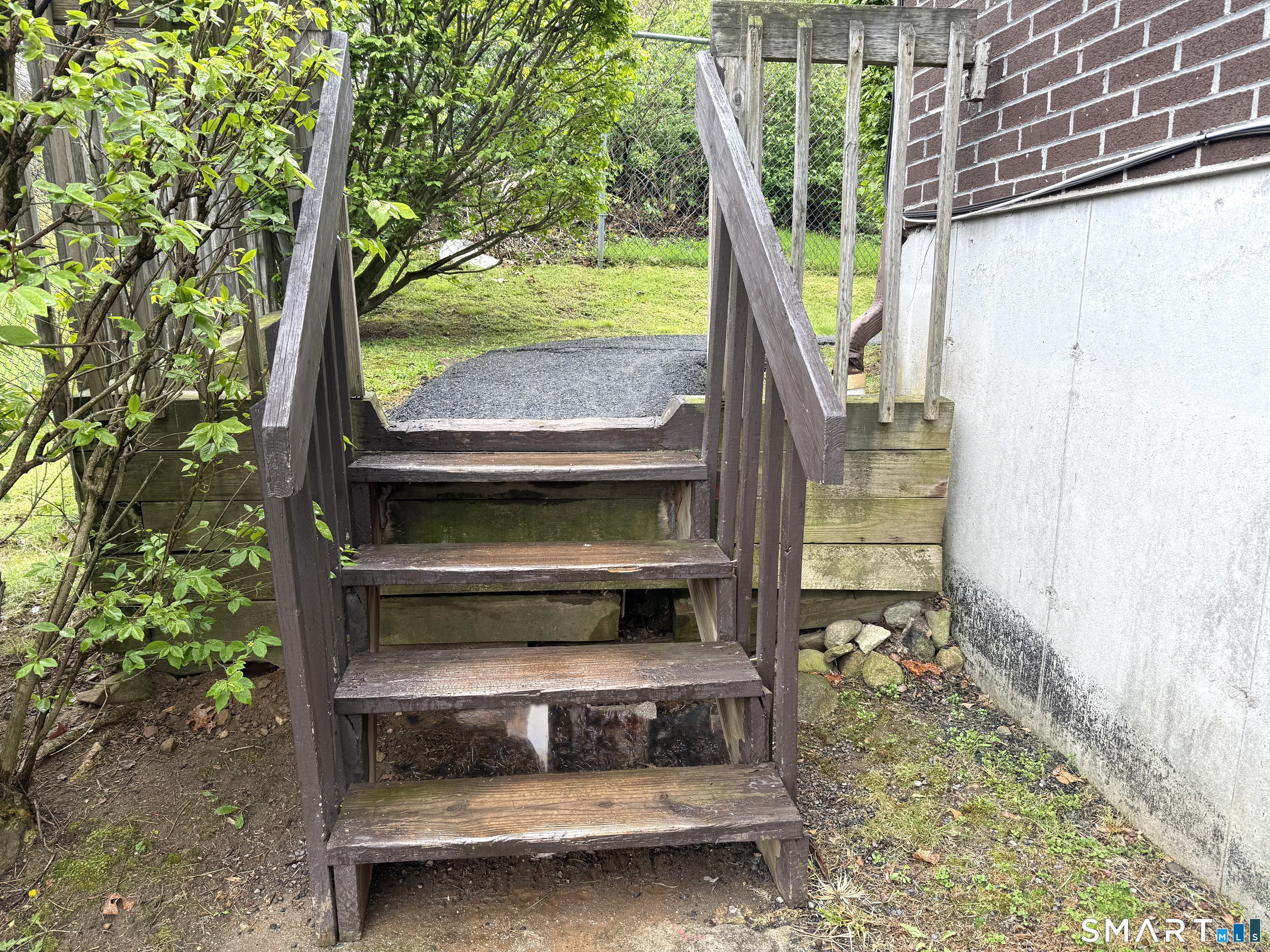 264 Scott Road, Unit 4 Waterbury, CT 06705 - Photo 11 of 13 Stairs to lockbox on the railing.