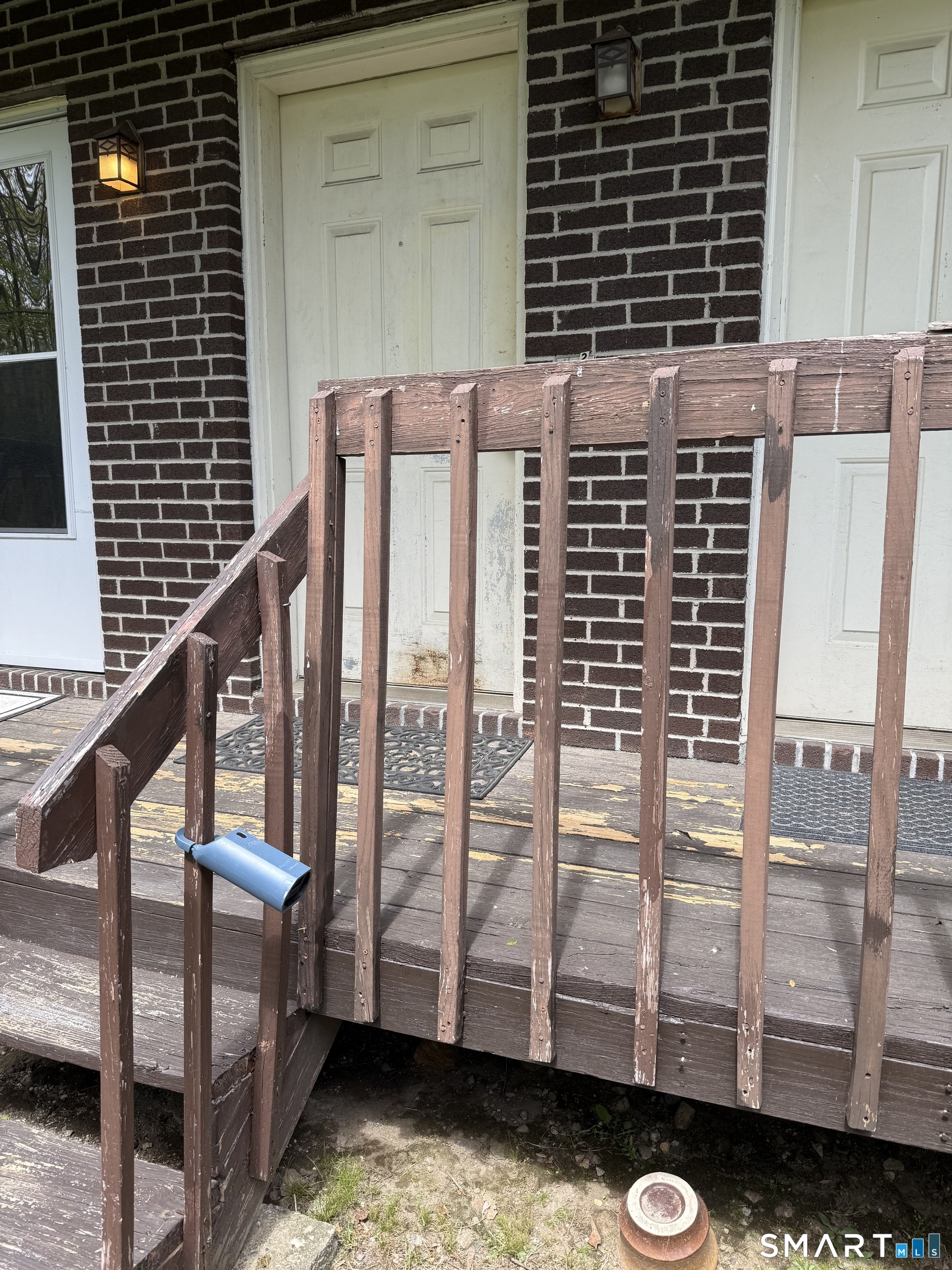 264 Scott Road, Unit 4 Waterbury, CT 06705 - Photo 13 of 13 Lockbox on railing