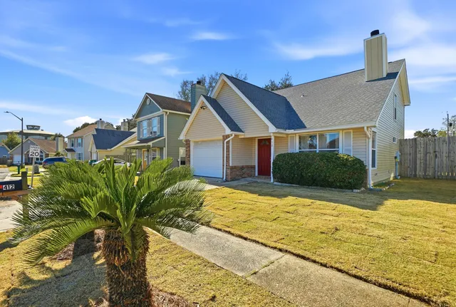 a view of a house with a yard