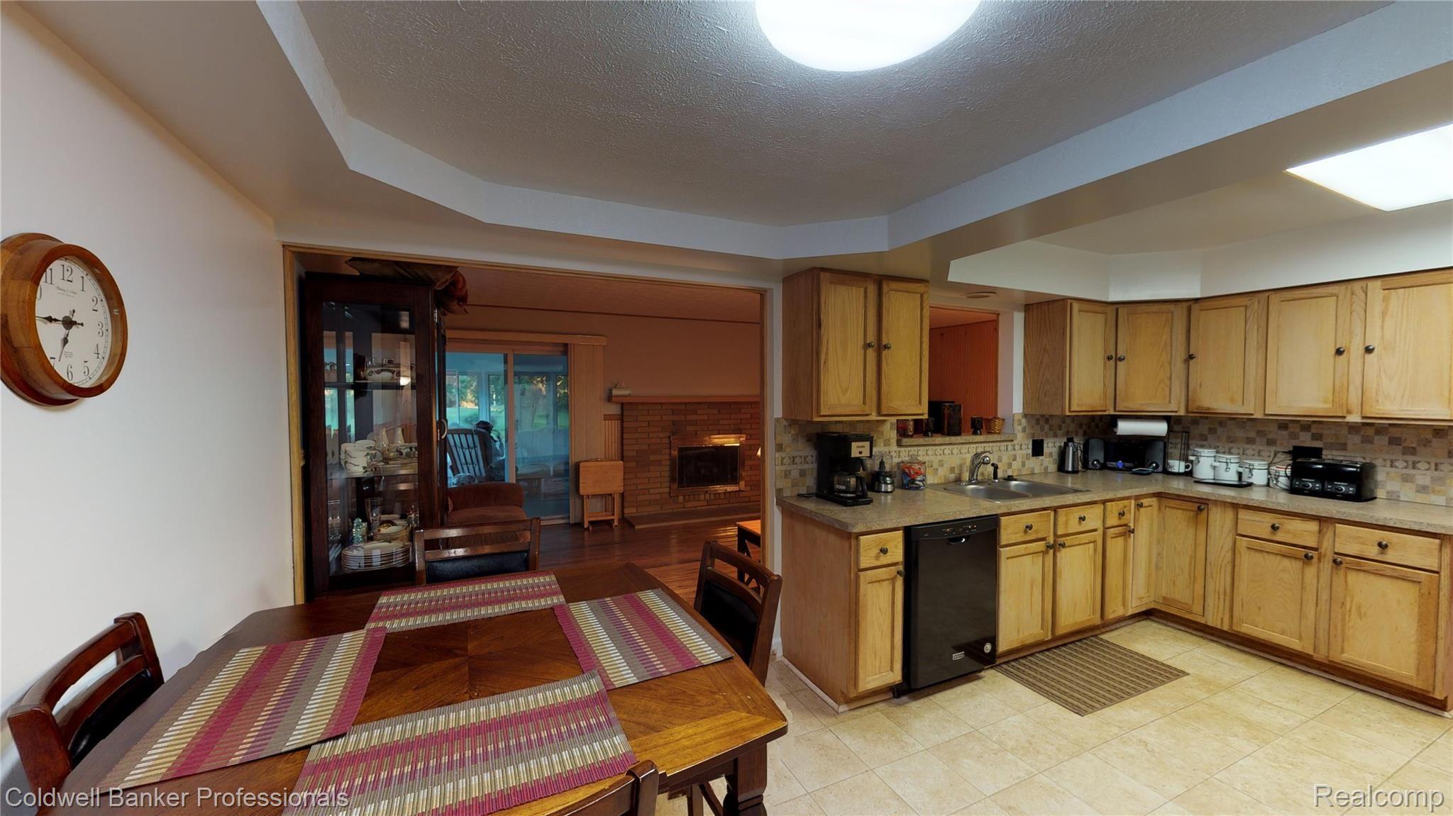 260 North Tipsico Lake Road Highland, MI 48357 - Photo 10 of 33 Kitchen 1.jpg