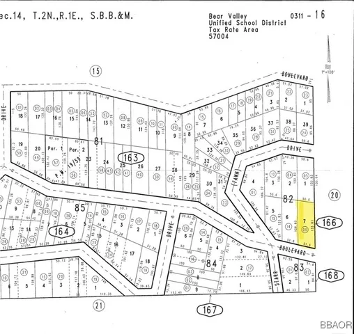 a black and white photo of a black and white photo