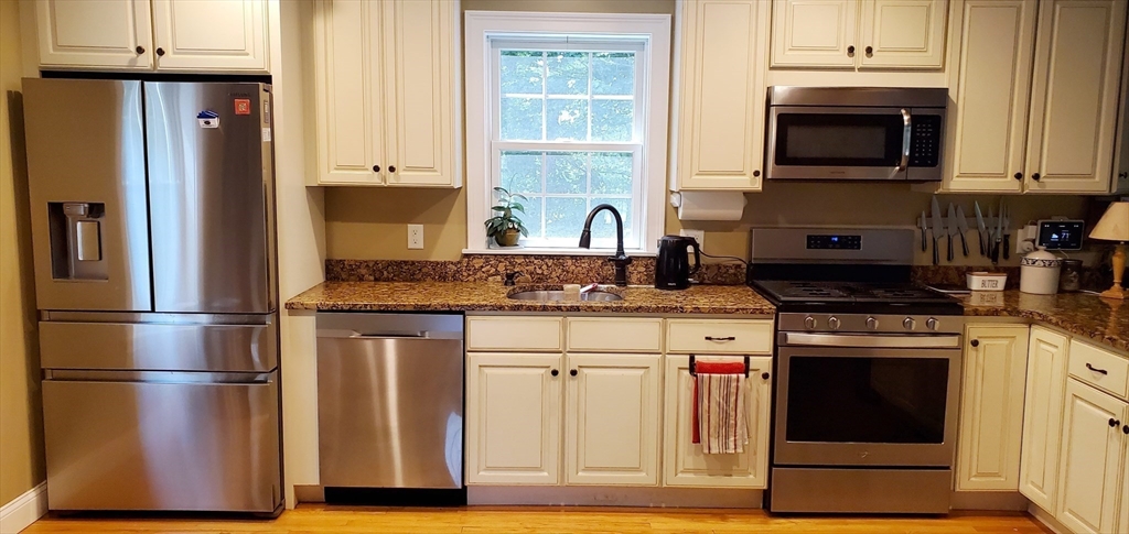 4 Erin Road Amesbury, MA 01913 - Photo 10 of 41 Gallery Image 10