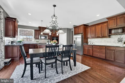 $1,050,000 | 15631 Avebury Manor Place, Leesburg, VA 20176