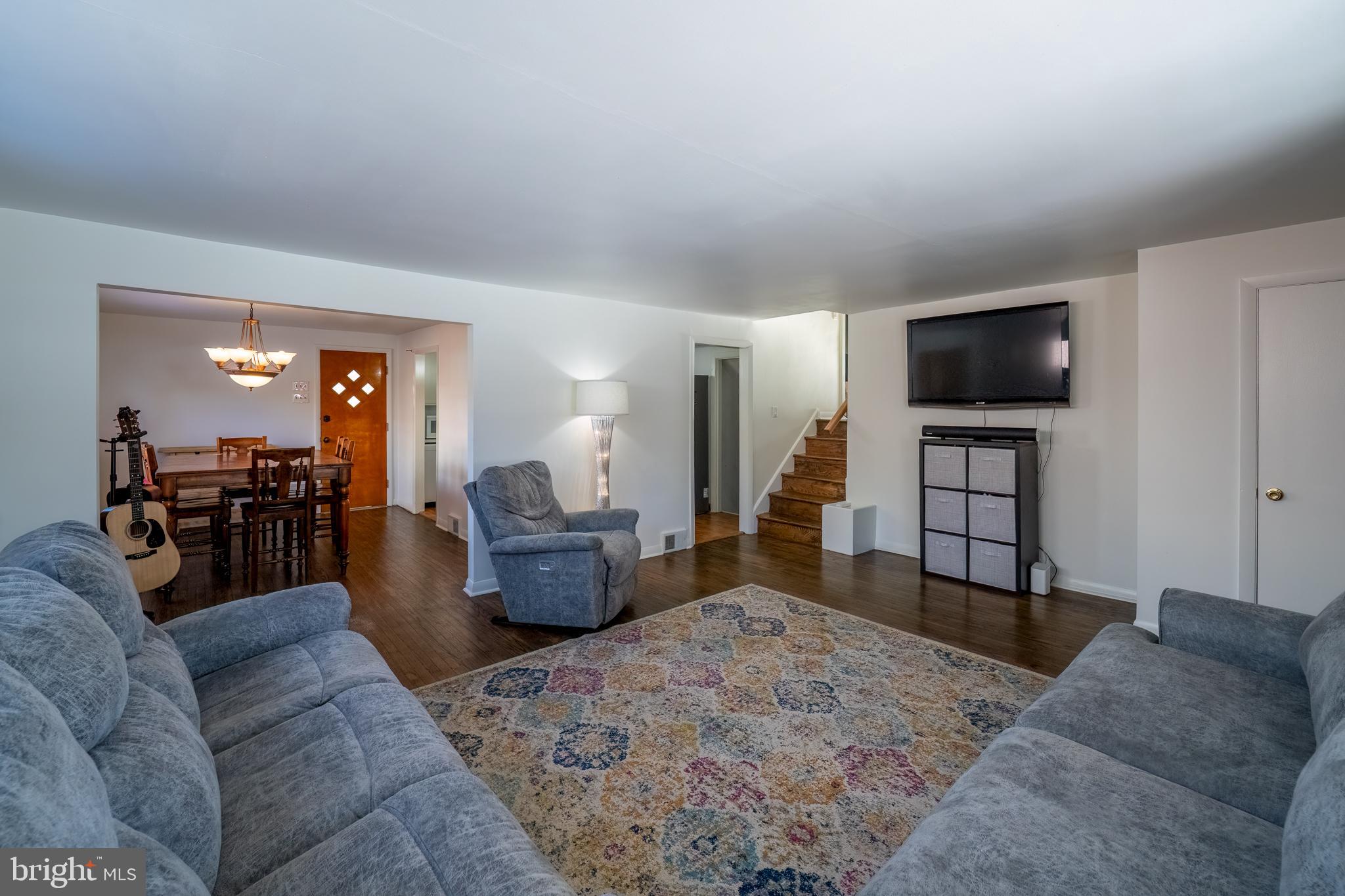 317 Lewis Road Springfield, PA 19064 - Photo 8 of 40 Living Room