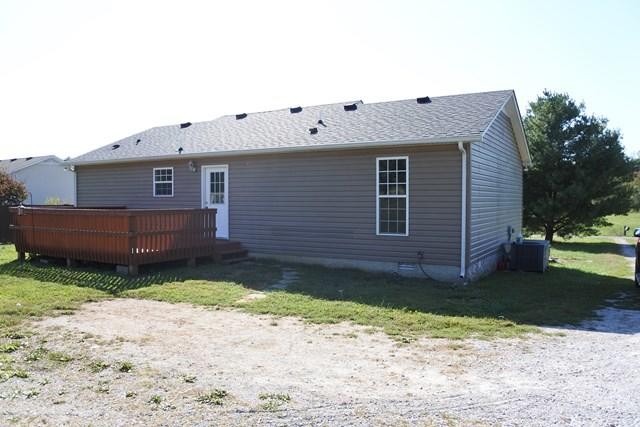 178 Thomas Road Livingston, TN 38570 - Photo 5 of 20 a front view of a house with a yard