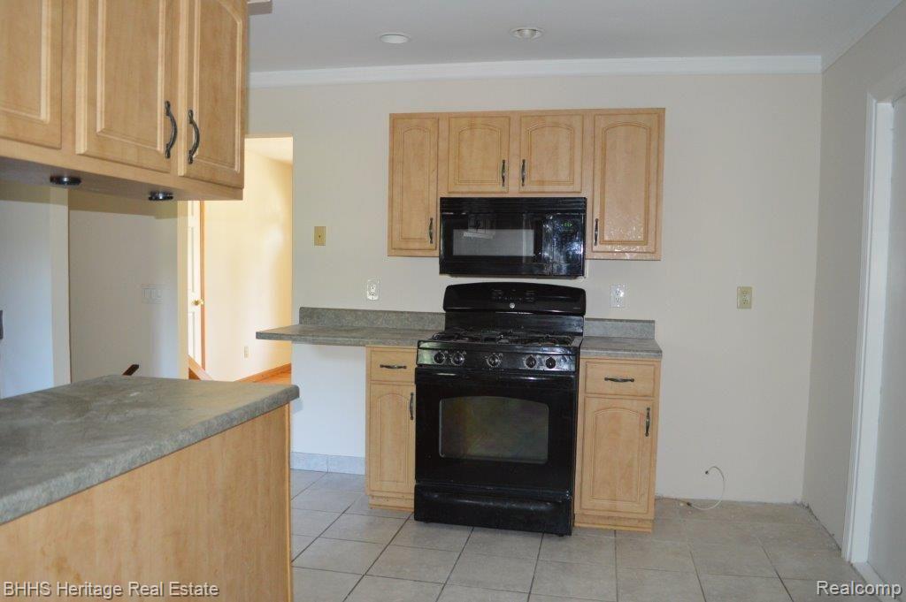 5462 Greenfield Road Brighton, MI 48114 - Photo 12 of 28 46480.jpg